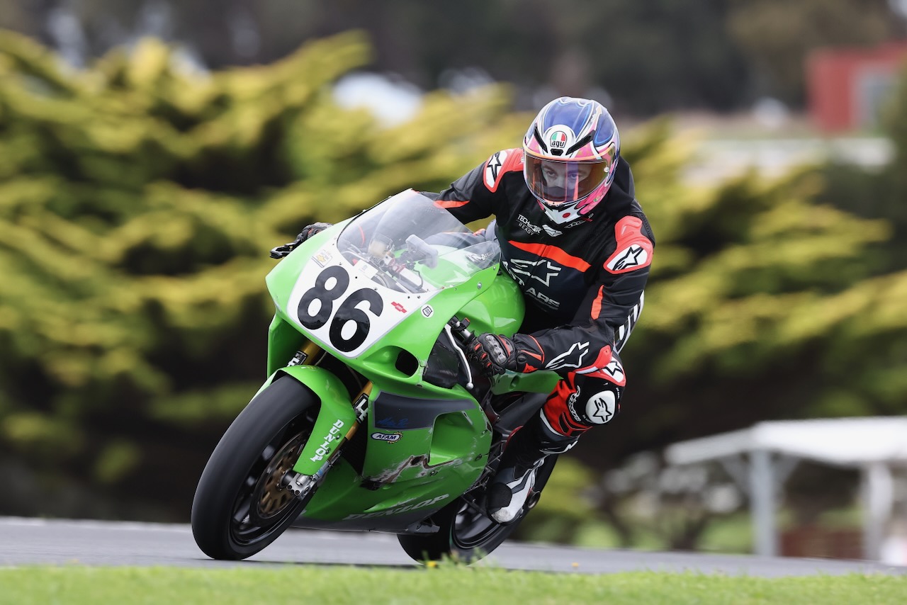 Russell on the ZXR 750